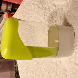 Pampered Chef herb keeper